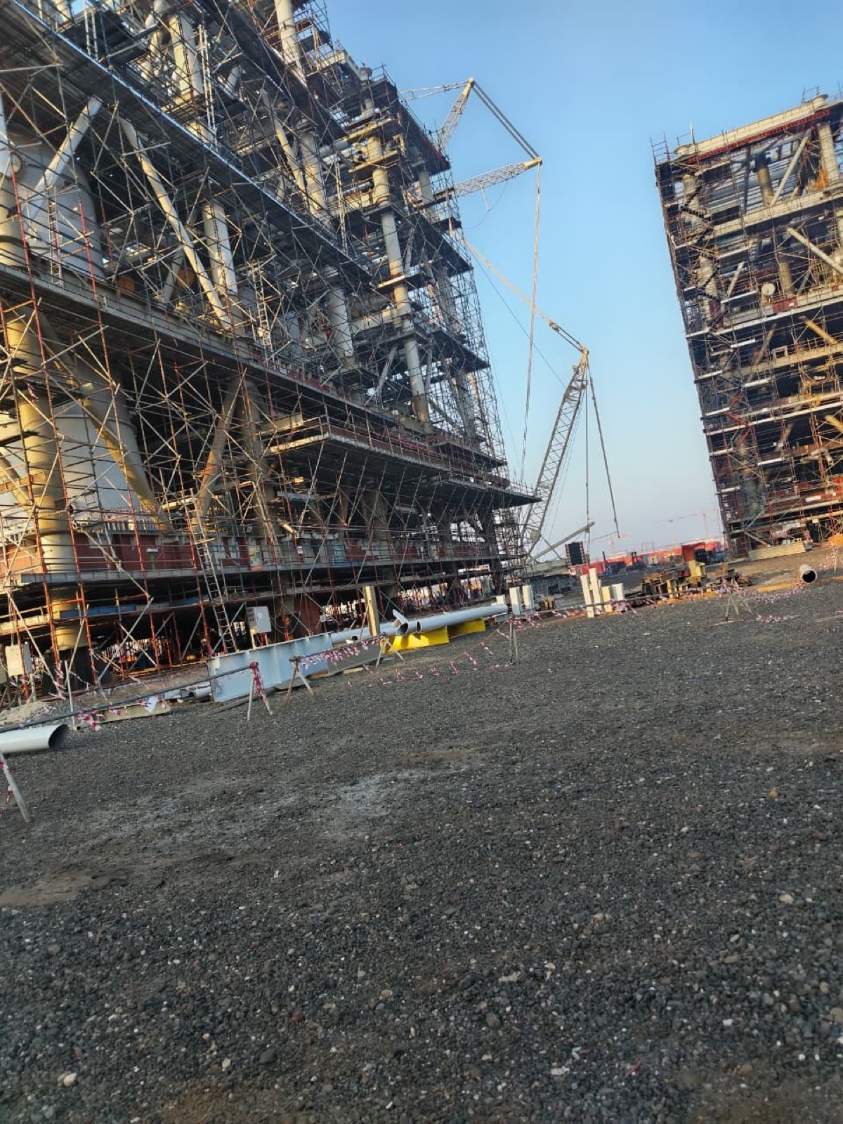 Structural steel erection with mobile crane